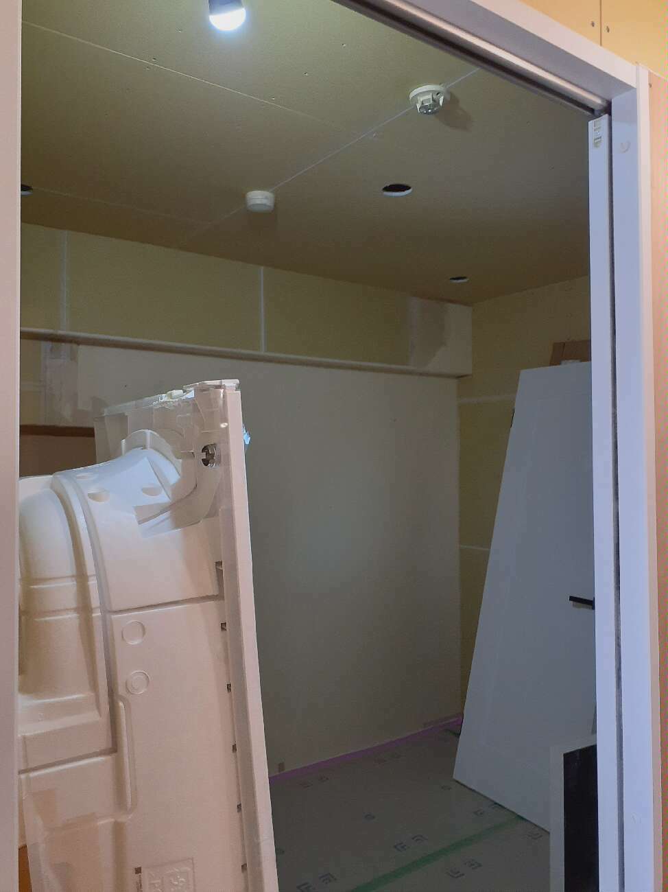浴室解体中／トイレ交換中の施工写真